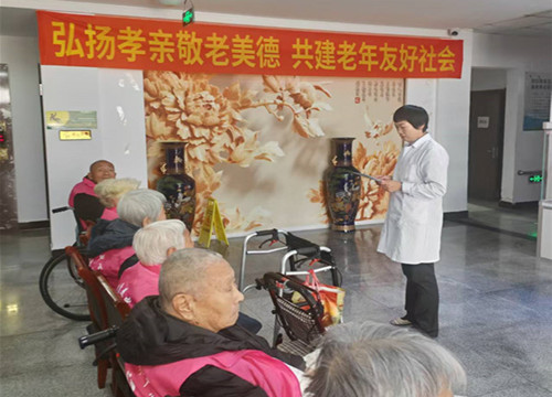 一年一度的重阳节来了，我们为老人们举办了丰富多彩的重阳节活动，中午还有丰盛的午餐